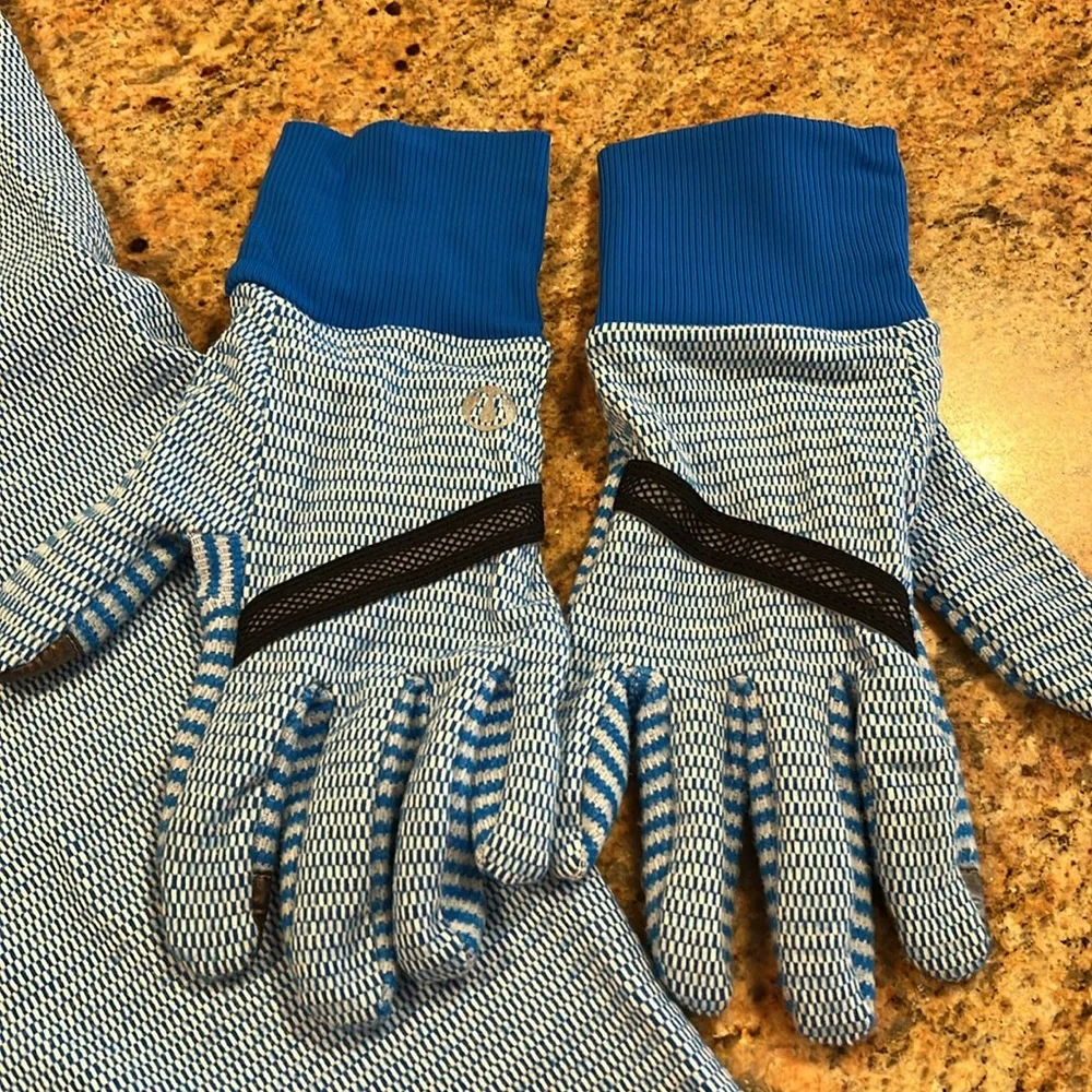 Lululemon neck warmer and gloves. Gloves m/l